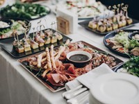 ¿Organizando un evento grande? Las ventajas del catering buffet